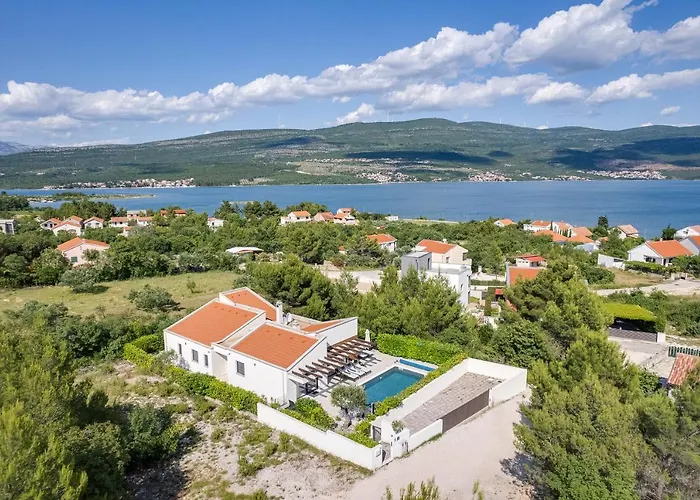 Bianca Villa Pridraga