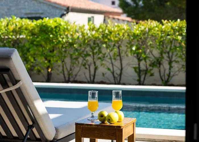 Bianca Villa Pridraga